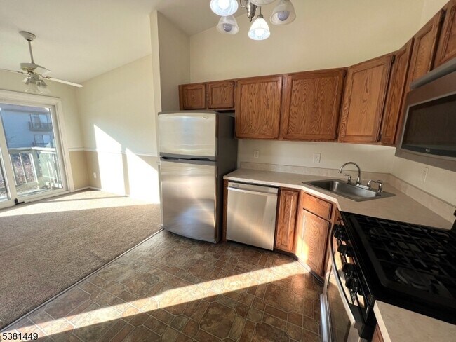 Foto del edificio - 1308 Spruce Hills Dr