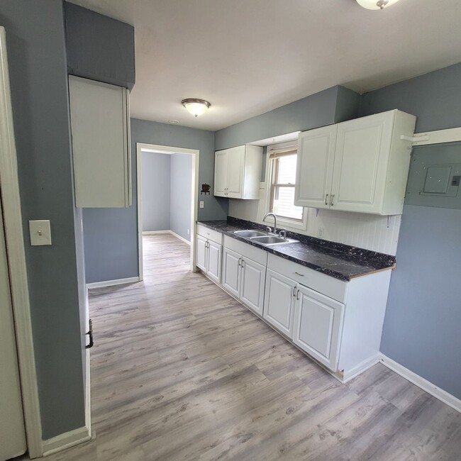 Building Photo - Perfect Ranch Home 3 bd 1 bath Westside-Cl...