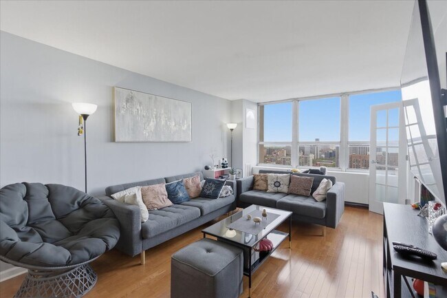 Foto del edificio - 655w Irving Park Rd