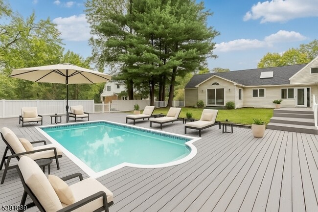 Photo - 10 Jensen Ct House