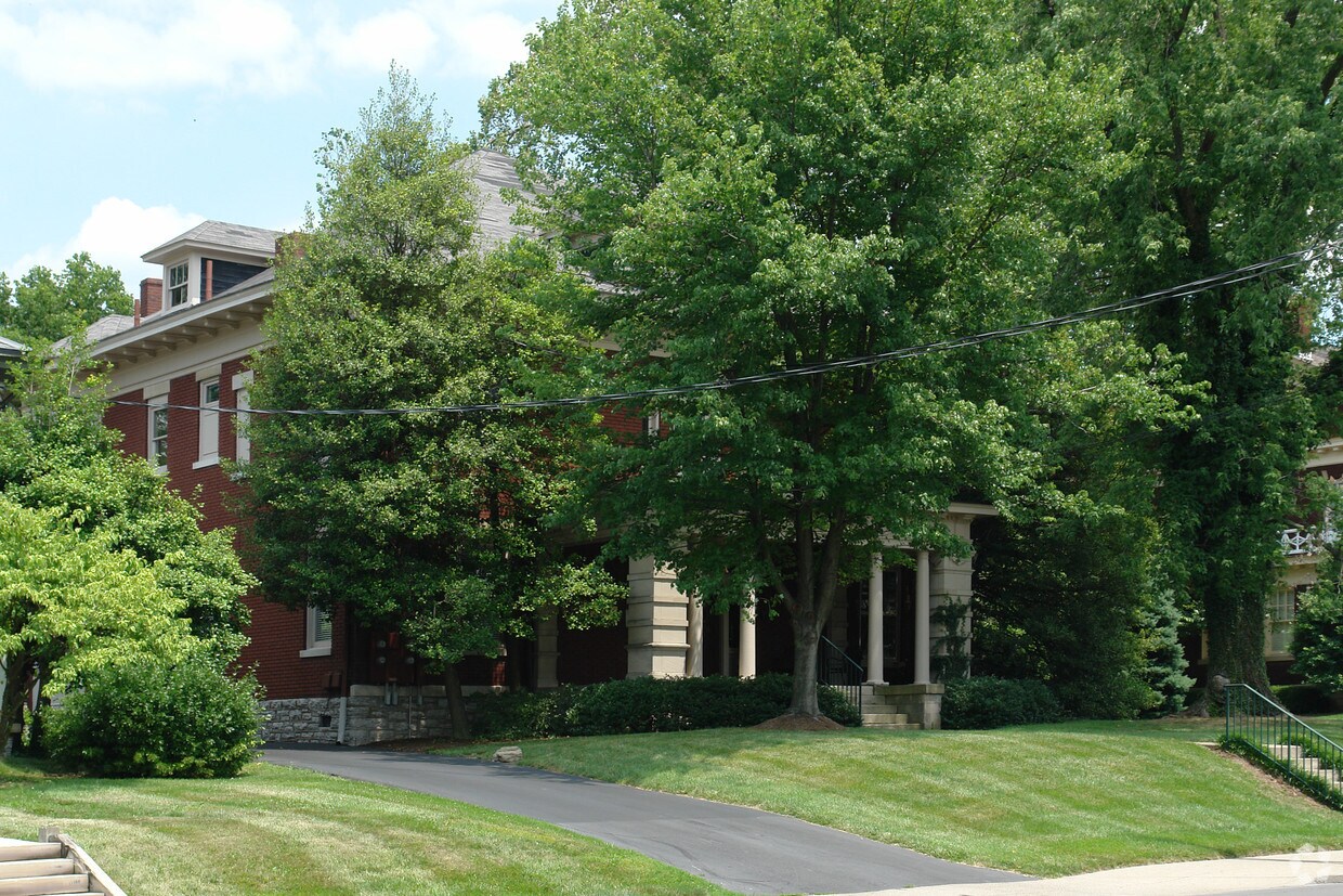 Building Photo - 615 E Main St