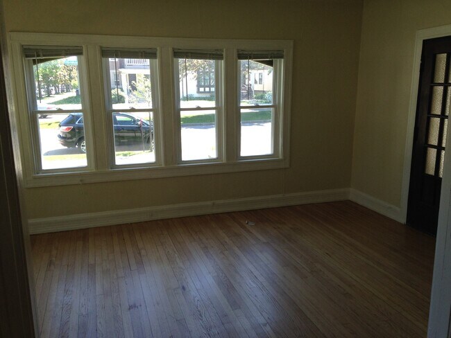 Foto del edificio - 1830 E Kenwood Blvd