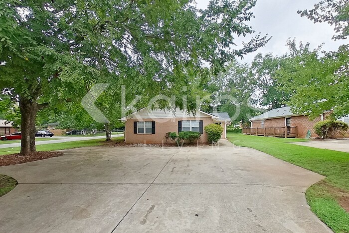 Foto principal - 305 Deer Park Dr