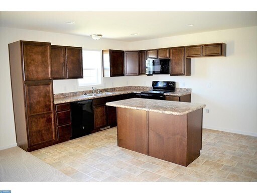 Building Photo - Beautiful Duplex in Water's Edge