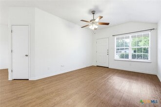 Building Photo - 913 Ashwood Dr