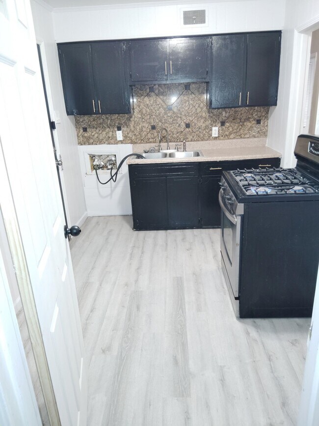 Foto del edificio - 1533 S Pkwy E