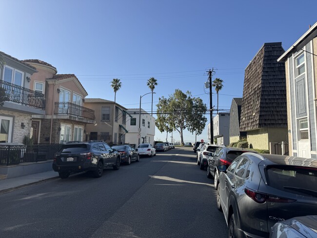 1/4 block to beach - 34 Nieto Ave