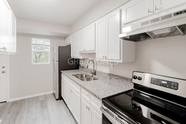 Building Photo - NOW OFFERING HALF OFF THE FIRST FULL MONTH...