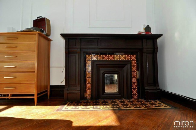 Building Photo - 107A Halsey St