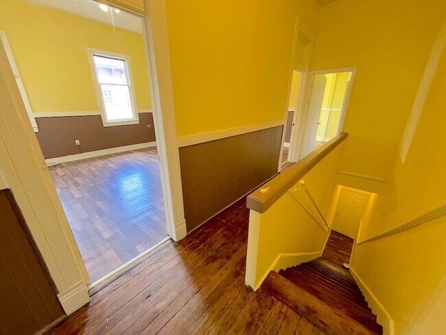 Building Photo - 2 BED | 1 BATH | DOWNTOWN