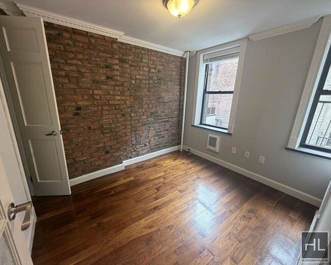 Building Photo - MULBERRY ST.
