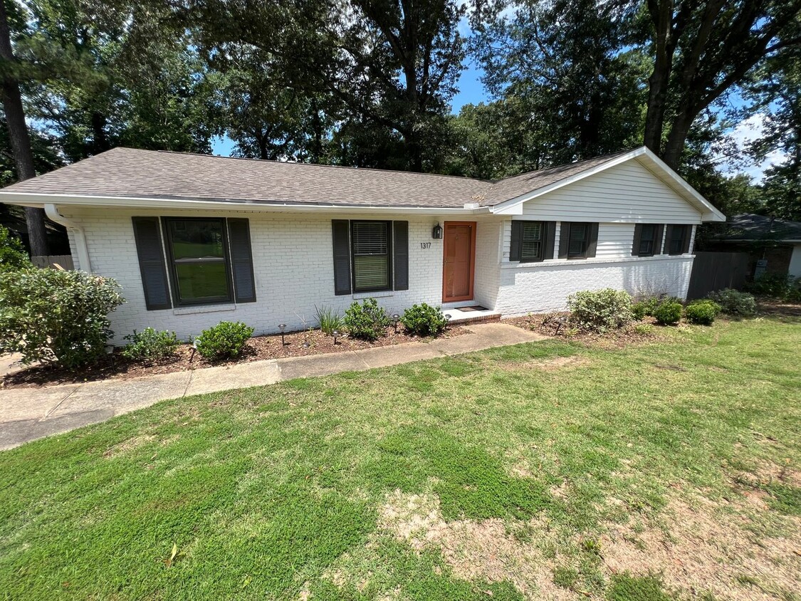 Foto principal - Cary Woods Subdivision