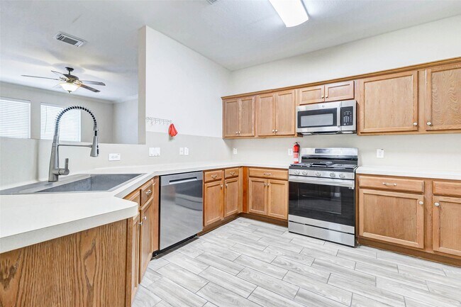 Foto del edificio - 8006 Montague Manor Ln