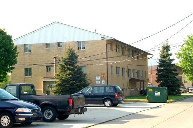 Building Photo - Hubbard Oaks Apartments