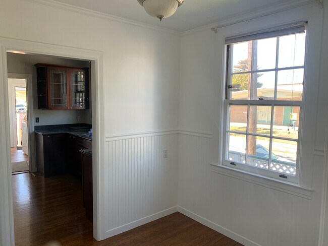 Breakfast Nook - 1004 Jenevein Ave