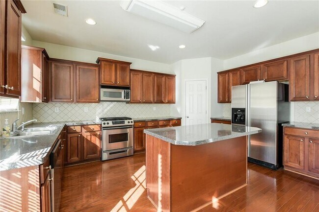 Foto del edificio - 669 Maple Grove Way