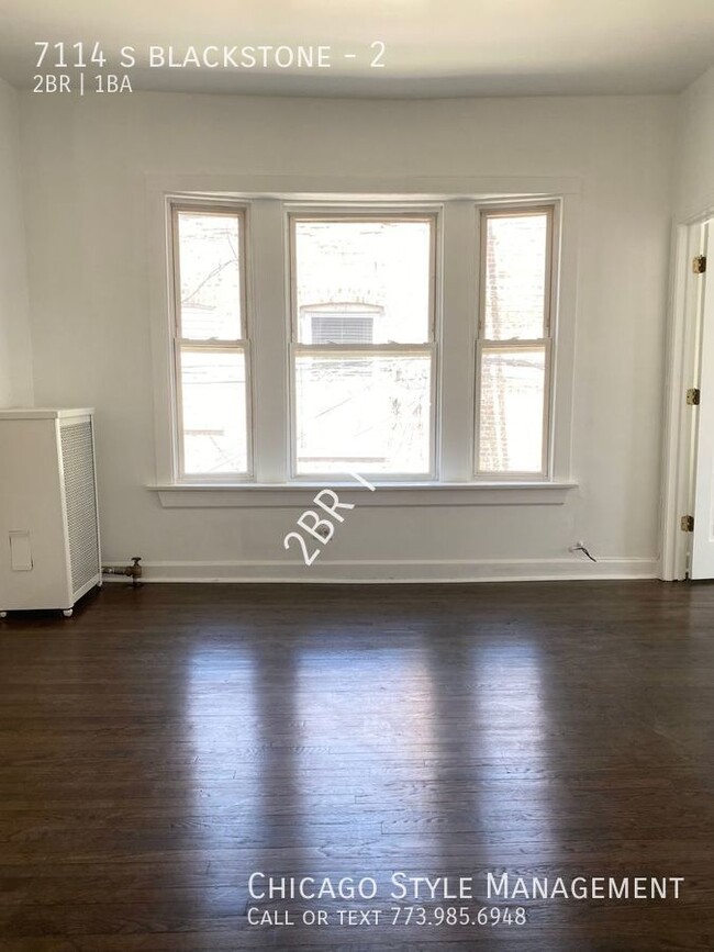 Building Photo - TOP floor living
