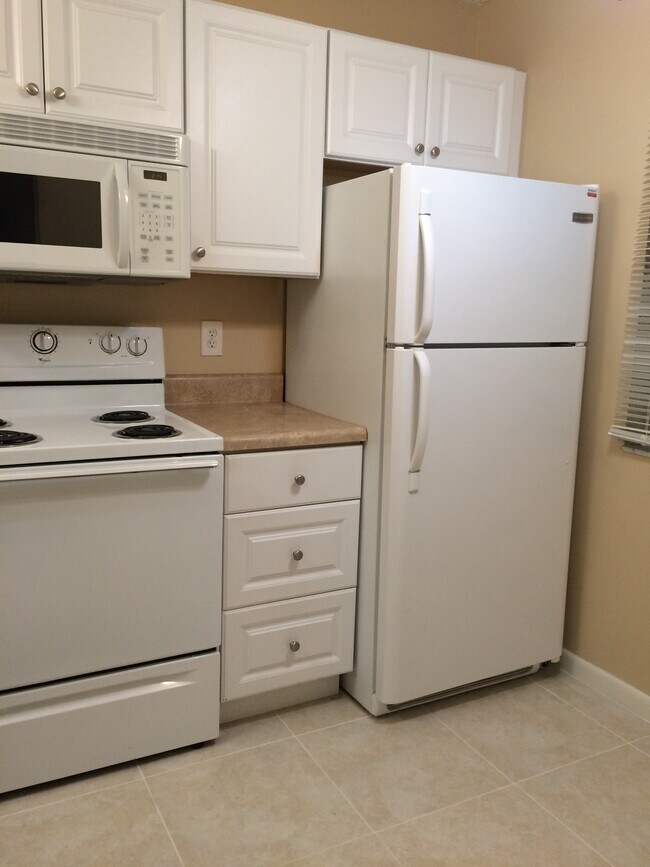 Stove with microwave - 6649 Somerset Dr