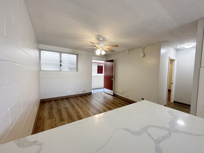 Foto del edificio - 716 Lukepane Ave