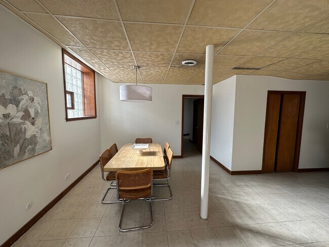 Foto del edificio - 4036 W Ainslie St