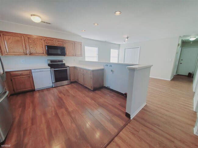 Building Photo - 3 br, 2 bath Condo - 32 Corbo Ter Apt 2