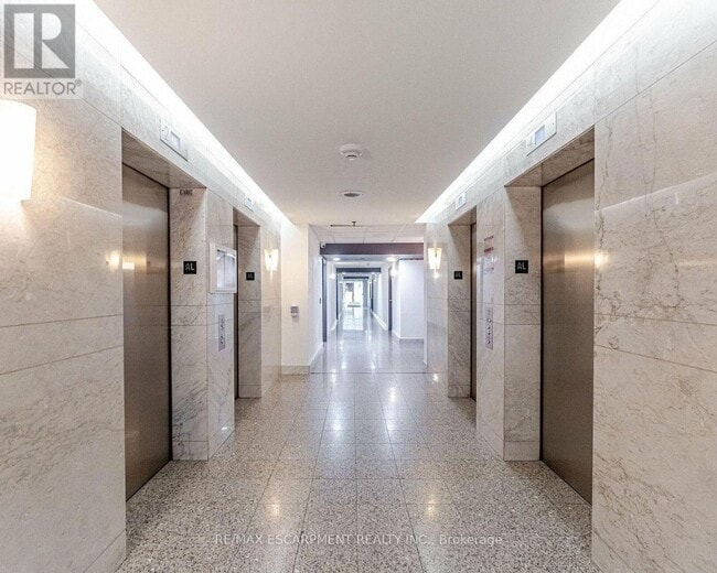 Building Photo - 325 Webb Dr