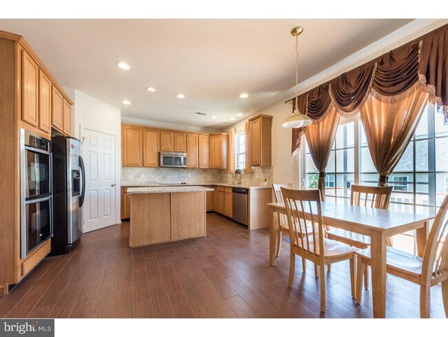 Foto del edificio - 641 Sunderland Ave W