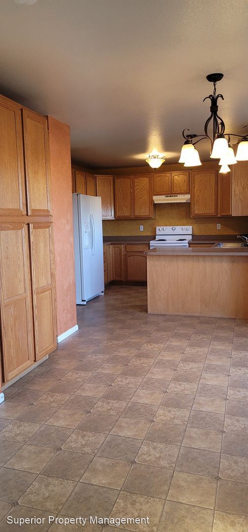 Building Photo - 4 br, 4 bath House - 1501 Sunny Hill Dr