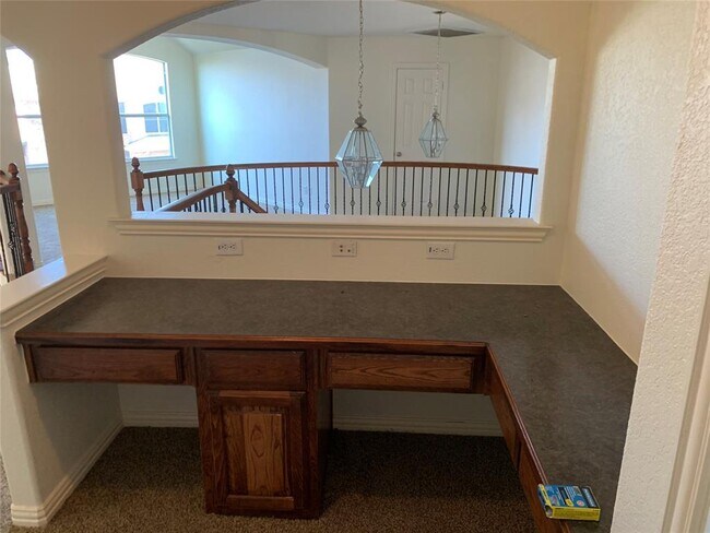 Building Photo - 2706 Garrett Dr