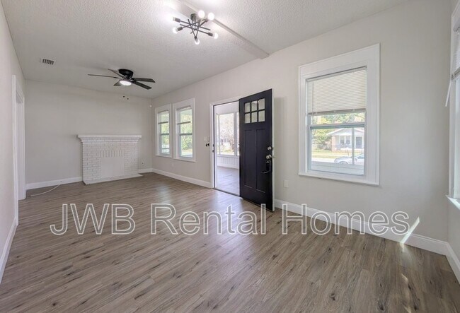 Building Photo - 3028 Green St