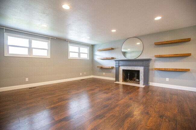 Foto del edificio - South Salem 4 Bedroom 2 Bath Home Availabl...