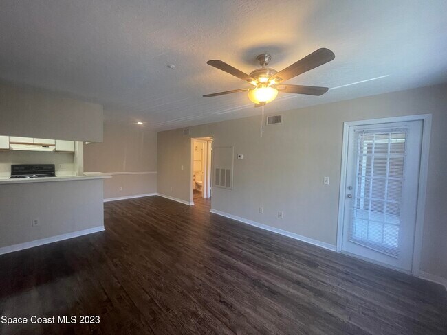 Foto del edificio - 7667 N Wickham Rd