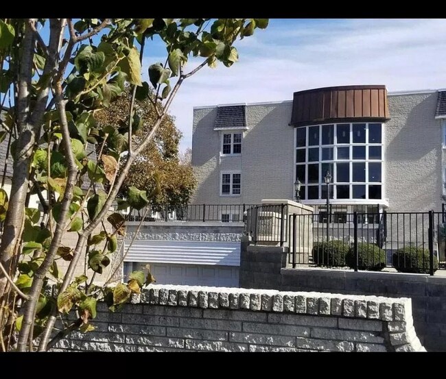 Foto del edificio - 9500 N Green Bay Rd