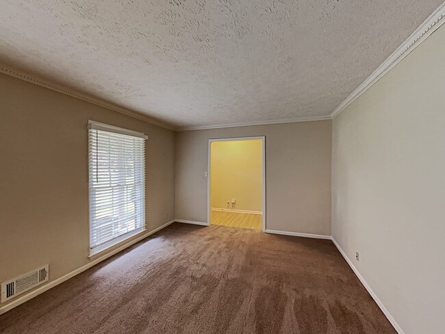 Foto del edificio - 5254 Sandy Shoals Ln