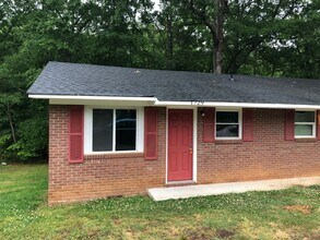 Building Photo - 1731 Old Lynwood Cir
