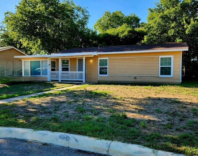 Foto del edificio - "Charming 4-Bed, 2-Bath Home In San Antoni...