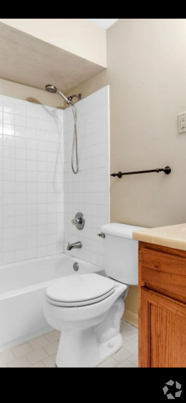Building Photo - 5668 Los Gatos Dr