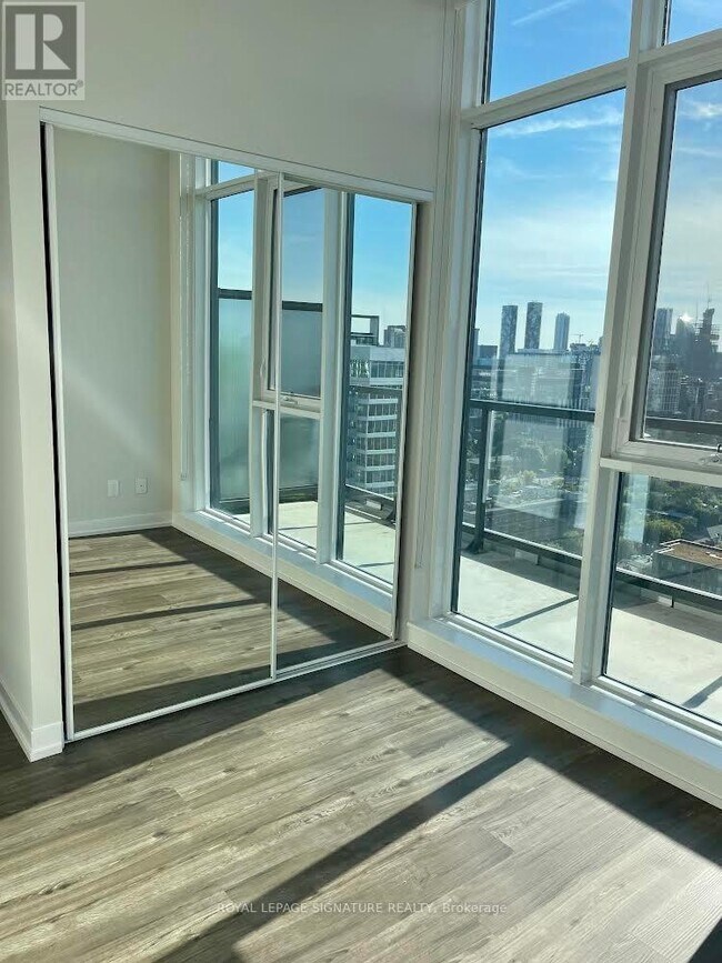 Building Photo - 25 Nicholas Ave