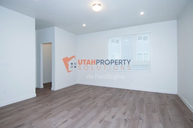 Building Photo - 963 W 540 S