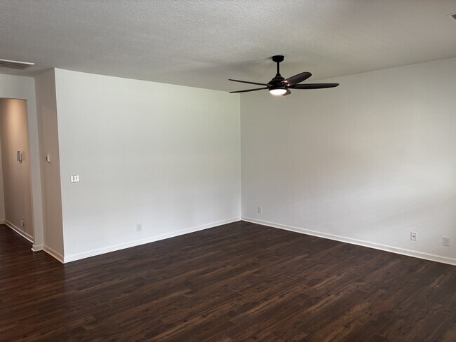 Foto del edificio - 2732 Minuteman Ln