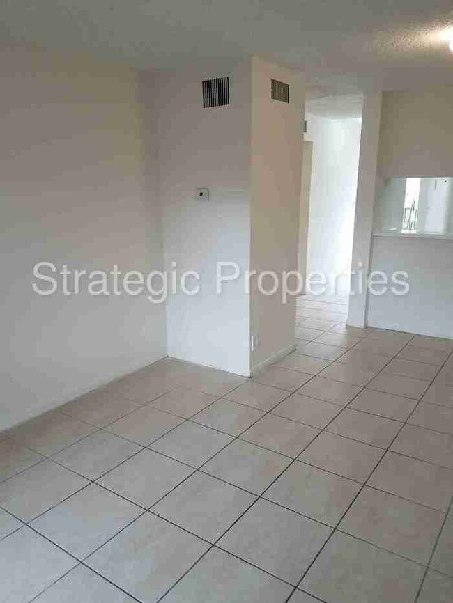 Foto del edificio - 4173 Lakeside Dr