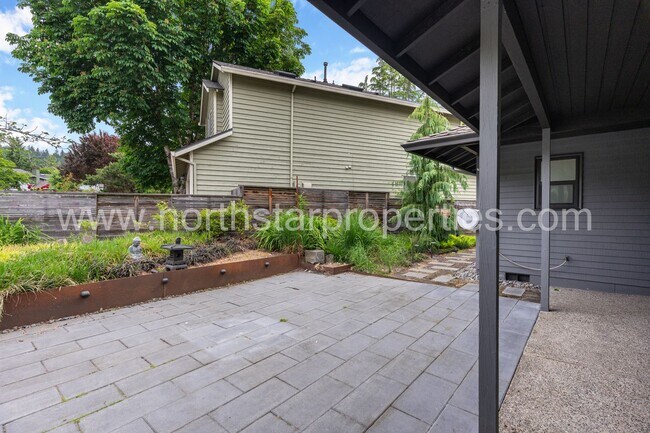 Foto del edificio - Lake Oswego home near Westlake Park