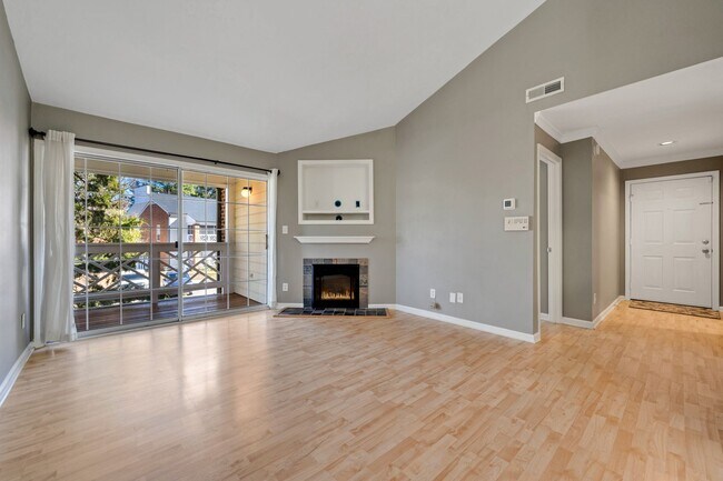 Foto del edificio - AVAILABLE NOW! Clean and comfortable 2 bed...