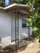 Building Photo - 1527 Grace Ave