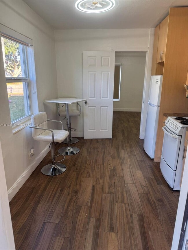 Building Photo - 2404 Roosevelt St