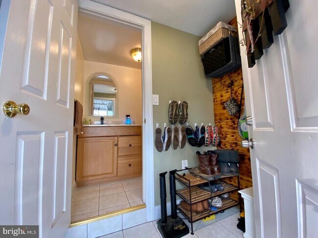 Foto del edificio - 176 Moser Rd