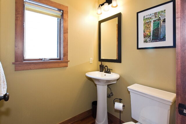 Foto del edificio - Spacious 5-Bedroom Minneapolis Gem with Gas Fireplace & Finished Basement