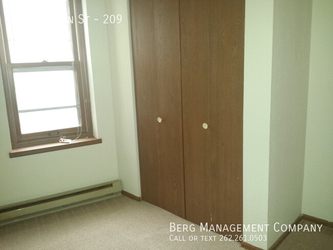 Foto del edificio - 331 W Main St