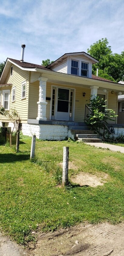 Primary Photo - 2 Bedroom 1 Bathroom Home Available Now