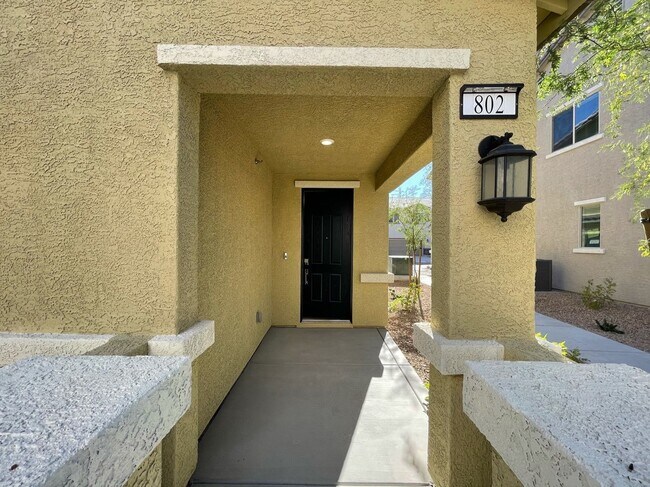Foto del edificio - GATED 3 BED 2.5 BATH 2 CAR GARAGE + LOFT IN NORTH LAS VEGAS